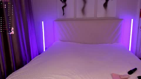  Emma online show from February 4, 9:09 pm