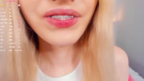 Snapshot of barbimia chatting on June 2, 2:19 pm Mia online show from June 2, 2:19 pm