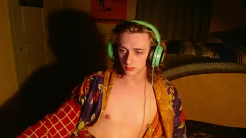 Snapshot of bard_songg chatting on June 12, 2:43 am bardsong online show from June 12, 2:43 am