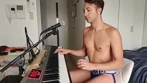 Snapshot of barebritpianist chatting on October 13, 5:51 am BareBritPianist online show from October 13, 5:51 am