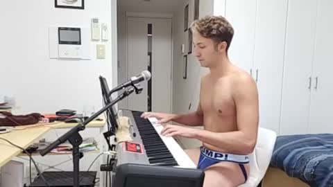 Snapshot of barebritpianist chatting on October 14, 7:20 am BareBritPianist online show from October 14, 7:20 am