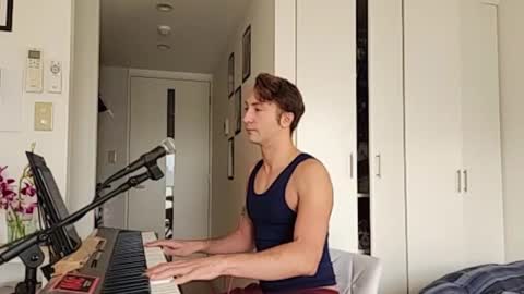 Snapshot of barebritpianist chatting on November 4, 6:34 am BareBritPianist online show from November 4, 6:34 am