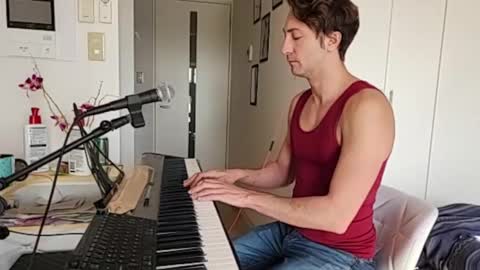 Snapshot of barebritpianist chatting on December 1, 4:50 am BareBritPianist online show from December 1, 4:50 am