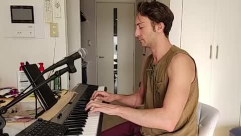 Snapshot of barebritpianist chatting on December 2, 3:56 am BareBritPianist online show from December 2, 3:56 am