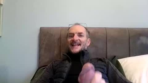 Snapshot of basiccamguy chatting on November 17, 1:50 pm basiccamguy online show from November 17, 1:50 pm