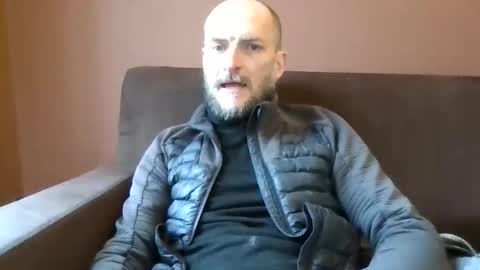 Snapshot of basiccamguy chatting on December 15, 10:30 am basiccamguy online show from December 15, 10:30 am