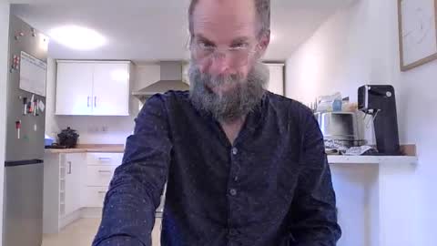 Snapshot of basiccamguy chatting on June 20, 8:06 am basiccamguy online show from June 20, 8:06 am