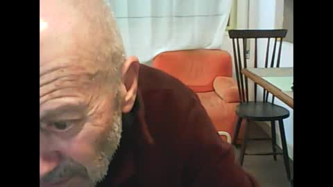 Snapshot of bassluis chatting on October 6, 1:14 am bassluis online show from October 6, 1:14 am