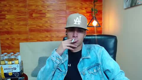 Snapshot of bastiaan_28 chatting on December 22, 3:11 am Bastian online show from December 22, 3:11 am