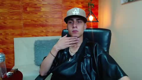 Snapshot of bastiaan_28 chatting on December 24, 2:32 am Bastian online show from December 24, 2:32 am
