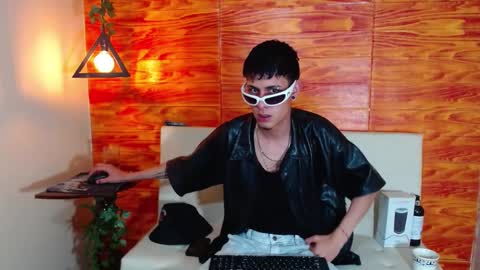 Snapshot of bastiaan_28 chatting on March 11, 2:43 am Bastian online show from March 11, 2:43 am