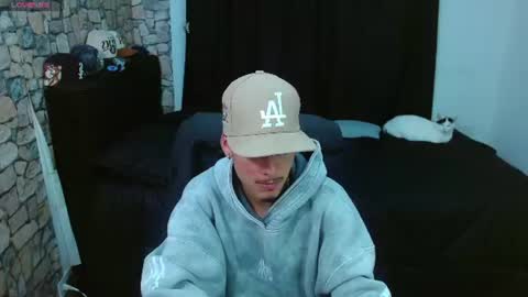 Snapshot of bastiaan_28 chatting on June 19, 10:57 pm Bastian online show from June 19, 10:57 pm