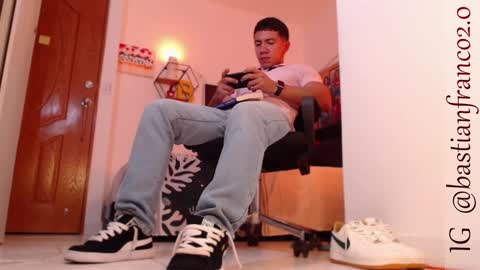 Bastian Independent Model online show from December 2, 4:09 am