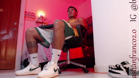 Bastian Independent Model online show from December 14, 2:45 am