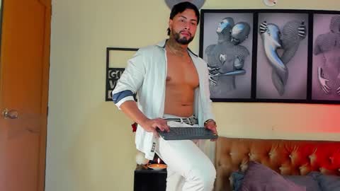 bastian_jones1 online show from February 27, 5:24 am