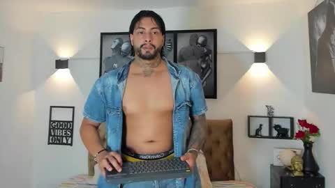 bastian_jones1 online show from October 5, 8:29 pm