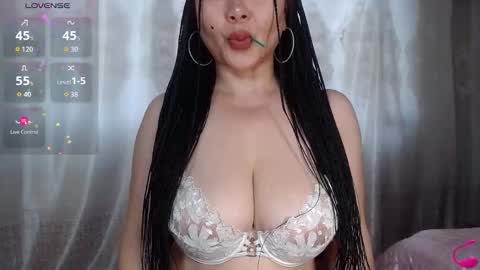 Snapshot of batari_giya chatting on November 3, 5:09 am Lara online show from November 3, 5:09 am