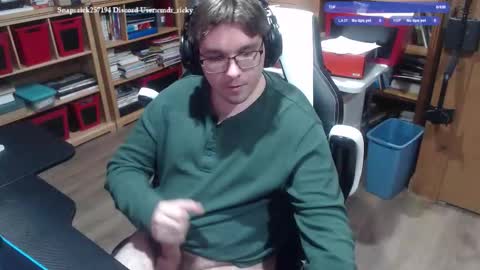 Snapshot of baterricky chatting on December 4, 11:13 pm Ricky online show from December 4, 11:13 pm