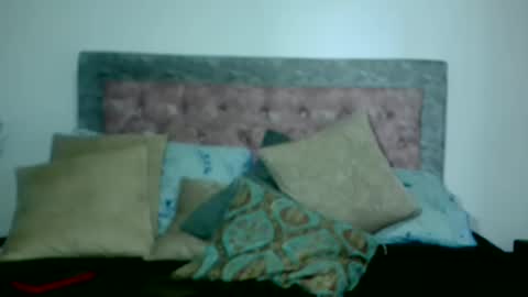 Snapshot of batery82 chatting on February 5, 2:37 pm batery82 online show from February 5, 2:37 pm
