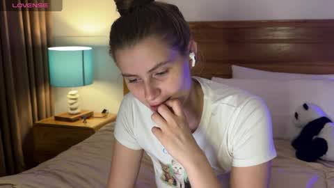 Snapshot of batewithkate chatting on June 2, 12:45 am Katrin online show from June 2, 12:45 am