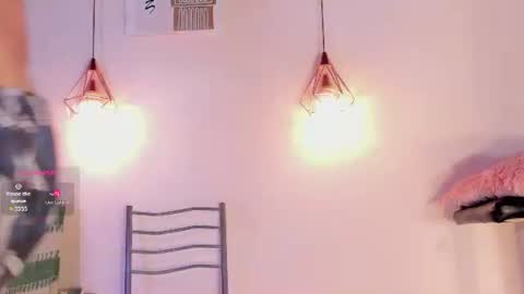 Snapshot of battista_turner chatting on June 19, 9:07 pm battista online show from June 19, 9:07 pm