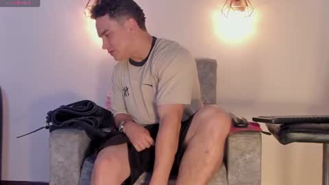 Snapshot of battista_turner chatting on July 4, 10:16 pm battista online show from July 4, 10:16 pm