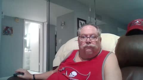 Snapshot of bbb1952 chatting on February 17, 4:57 pm Single Grandpa in Florida. Love to C2C and have Fun Privately online show from February 17, 4:57 pm