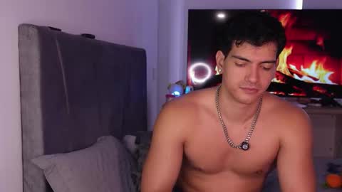 Snapshot of bbbeachboy chatting on February 3, 9:20 pm Valentino online show from February 3, 9:20 pm