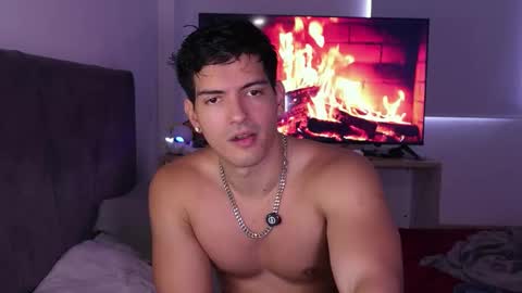 Snapshot of bbbeachboy chatting on February 11, 9:20 pm Valentino online show from February 11, 9:20 pm