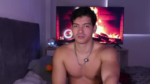 Snapshot of bbbeachboy chatting on February 13, 9:11 pm Valentino online show from February 13, 9:11 pm