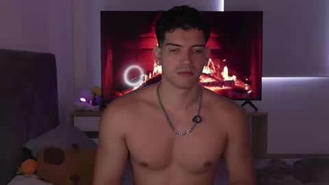 Snapshot of bbbeachboy chatting on March 6, 9:11 pm Valentino online show from March 6, 9:11 pm