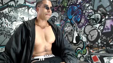 Justin online show from February 1, 9:40 pm