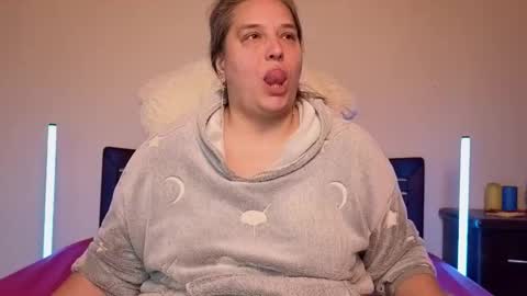 Snapshot of bbw_goddes chatting on November 16, 3:28 pm Love online show from November 16, 3:28 pm