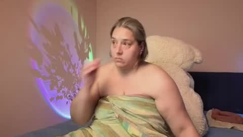 Snapshot of bbw_goddes chatting on June 20, 5:16 pm Love online show from June 20, 5:16 pm