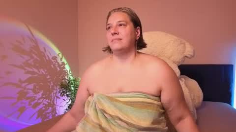 Snapshot of bbw_goddes chatting on July 7, 3:31 am Love online show from July 7, 3:31 am