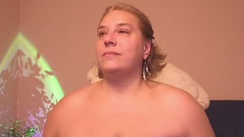 Snapshot of bbw_goddes chatting on July 31, 12:48 pm Love online show from July 31, 12:48 pm