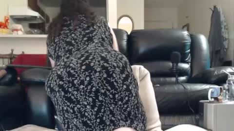 Julie online show from March 15, 6:03 pm