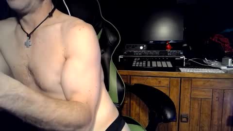 bchillin28 online show from January 14, 5:02 am