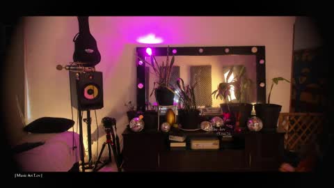 Snapshot of be_lov chatting on April 15, 7:58 pm Call me Bells Next Stream on Wednesday Feb 26 online show from April 15, 7:58 pm