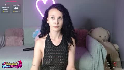 Snapshot of bea_doll chatting on July 6, 1:24 am Bea online show from July 6, 1:24 am