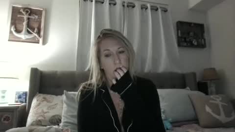 Snapshot of beach_bunny69 chatting on May 3, 9:04 am Emma online show from May 3, 9:04 am
