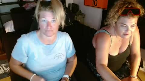 Snapshot of beachbum1417 chatting on July 25, 12:53 am Shower Confessions online show from July 25, 12:53 am