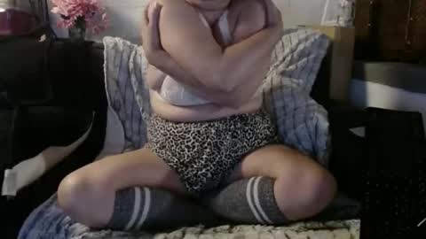 BeachyMILF online show from May 6, 4:45 pm