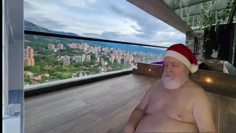 Snapshot of bear4muscle chatting on December 16, 12:04 am Dookie online show from December 16, 12:04 am