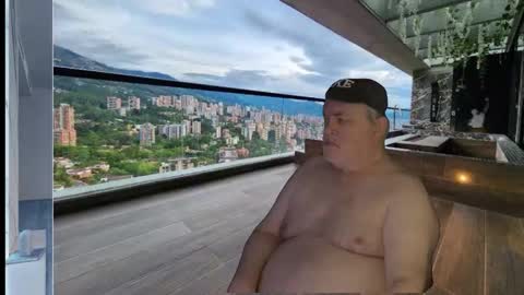 Snapshot of bear4muscle chatting on December 24, 1:49 am Dookie online show from December 24, 1:49 am