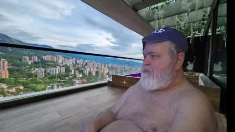 Snapshot of bear4muscle chatting on September 9, 6:51 pm Dookie online show from September 9, 6:51 pm