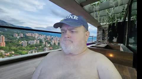 Snapshot of bear4muscle chatting on October 19, 6:41 pm Dookie online show from October 19, 6:41 pm