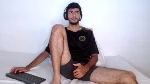 Snapshot of bear_97s chatting on June 18, 3:29 am Pipe online show from June 18, 3:29 am