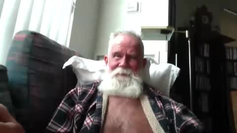 Snapshot of beardbushy chatting on March 20, 7:52 pm beardbushy online show from March 20, 7:52 pm