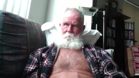 beardbushy online show from April 12, 5:29 pm